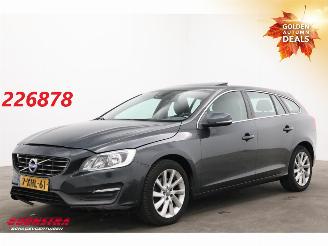 krockskadad bil auto Volvo V-60 1.6 D2 Momentum Schuifdak Navi Clima Cruise PDC AHK 2014/8