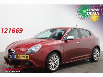 Damaged car Alfa Romeo Giulietta 1.4 T Aut. 170 PK Progression Leder Clima Cruise SHZ PDC 2011/10