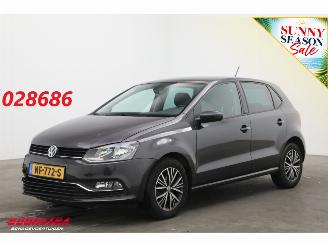 damaged passenger cars Volkswagen Polo 1.2 TSI Comfortline 5-drs Airco SHZ Bluetooth PDC 2016/9