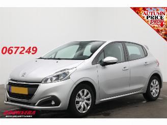 Schadeauto Peugeot 208 1.2 PT Blue Lion Cruise Navi Airco Org.NL + NAP 2018/8