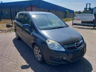 Vrakbiler auto Opel Zafira  2010/2