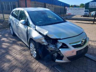 Vrakbiler auto Opel Astra Astra J Sports Tourer (PD8/PE8/PF8), Combi, 2010 / 2015 1.4 Turbo 16V 2012/2