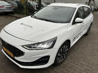 skadebil auto Ford Focus 1.0 EcoBoost Hybrid Titanium  Stationcar 2023/2