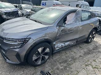 Vaurioauto  passenger cars Renault Mégane E-Tech Charge Equilibre 2024/2