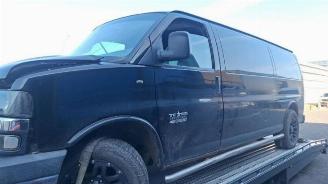 Chevrolet Express  picture 2