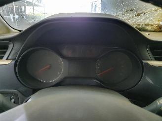 Opel Corsa F 1.2 Edition picture 18