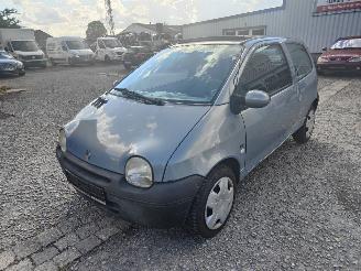 disassembly passenger cars Renault Twingo 1.2 16V Blauw NV427 Onderdelen D4F702 Motor 2003/1