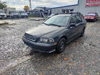 Salvage car Volvo V-40 1.8 Zwart 332-22 Onderdelen B4184S2 Motor 2000/4