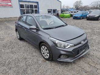 Coche siniestrado Hyundai I-20 1.2 Grijs V3G Onderdelen G4LA Motor 2019/7