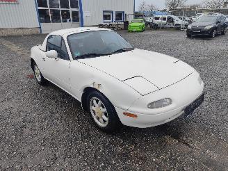 Mazda MX-5 Roadster picture 3