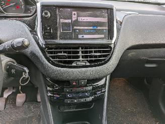 Peugeot 208 e-HDI 1.6 picture 12