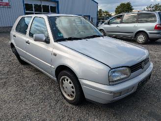 Volkswagen Golf 1.6 picture 3