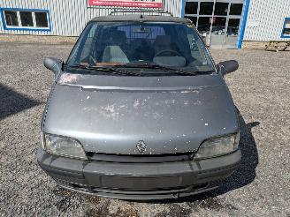 Renault Espace 2.2 picture 2
