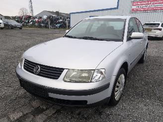 skadebil auto Volkswagen Passat 1.6 2000/3
