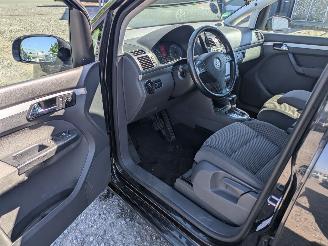 Volkswagen Touran 2.0 picture 9