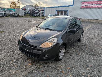 demontáž osobní automobily Renault Clio III 1.2 16V NV676 2009/7
