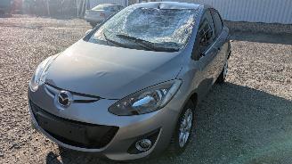 Vrakbiler auto Mazda 2 1.3 2014/9