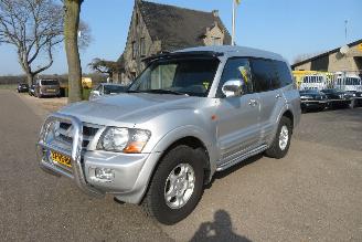 krockskadad bil bedrijf Mitsubishi Pajero PAJERO 3.2 DI GLS LBHR LONG BODY 4X4 AIRCO 2000/8
