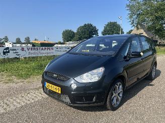 Damaged car Ford S-Max 2.0 Titanium 5p. MOTORSCHADE ! 2010/2