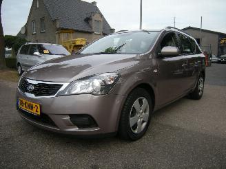 Uttjänta bilar auto Kia Cee d 1.6 CRDI X-TRA 85 KW MET OA CLIMATRONIC ENZ PRIJS IS INCL BTW EN BPM 2010/2