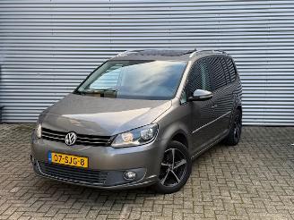 ocasión turismos Volkswagen Touran 1.2 TSI Highline 7 Persoons / Panoramadak / Trekhaak / Leder / Navi / Cruise / PDC / C 2011/10