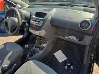 Peugeot 107 107, Hatchback, 2005 / 2014 1.0 12V picture 12