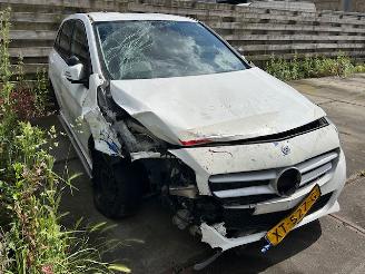 Mercedes B-klasse 220 D AMBITION picture 2