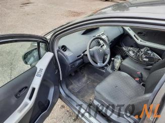 Toyota Yaris Yaris II (P9), Hatchback, 2005 / 2014 1.0 12V VVT-i picture 10