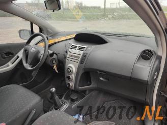 Toyota Yaris Yaris II (P9), Hatchback, 2005 / 2014 1.3 16V VVT-i picture 9