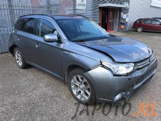 Mitsubishi Outlander Outlander (GF/GG), SUV, 2012 2.0 16V PHEV 4x4 picture 6