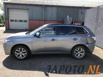 Mitsubishi Outlander Outlander (GF/GG), SUV, 2012 2.0 16V PHEV 4x4 picture 2