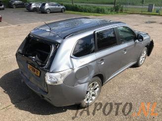 Mitsubishi Outlander Outlander (GF/GG), SUV, 2012 2.0 16V PHEV 4x4 picture 10