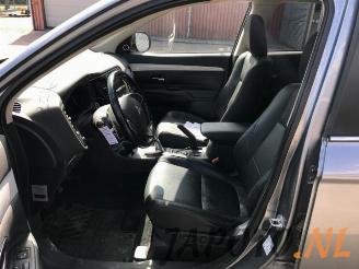 Mitsubishi Outlander Outlander (GF/GG), SUV, 2012 2.0 16V PHEV 4x4 picture 12