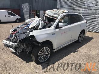 Mitsubishi Outlander Outlander (GF/GG), SUV, 2012 2.4 16V PHEV 4x4 picture 6