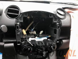 Mazda 2 2 (DE), Hatchback, 2007 / 2015 1.3 16V S-VT picture 11