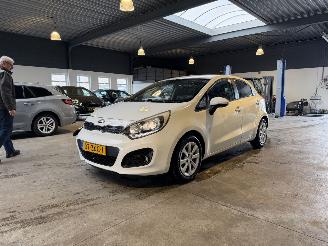 Schadeauto Kia Rio 1.2 CVVT Plus Pack 2013/2