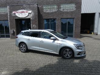 krockskadad bil auto Renault Mégane ESTATE 1.3 TCE INTENS 2022/1