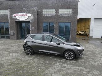 Voiture accidenté Ford Fiesta 1.0 EcoB.Hy. Tit. 2022/6