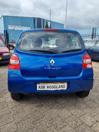 Renault Twingo II (CN) Hatchback 3-drs 1.2 16V (D4F-772(D4F-J7)) [56kW] 5-BAK picture 4