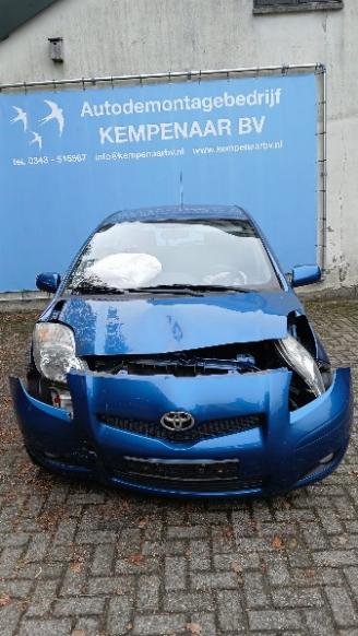 Salvage car Toyota Yaris Yaris II (P9) Hatchback 1.33 16V Dual VVT-I (1NRFE) [74kW]  (11-2008/1=
2-2011) 2011