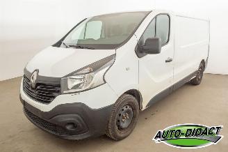 krockskadad bil bedrijf Renault Trafic 1.6 dCi  102.532 km 2018/8