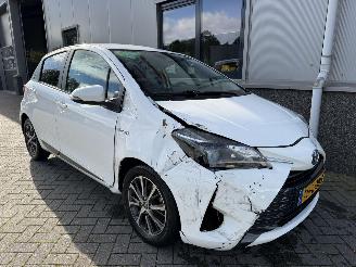 krockskadad bil auto Toyota Yaris 1.5 Hybrid Y20 Exclusive Edition Automaat HPL-38-X 2019/4