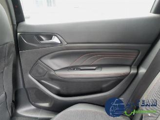 Peugeot 308 308 SW (L4/L9/LC/LJ/LR), Combi 5-drs, 2014 / 2021 1.2 12V e-THP PureTech 130 picture 24