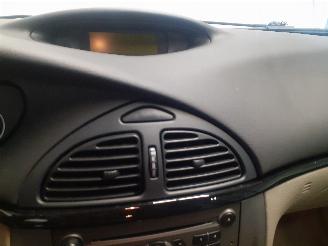 Citroën C5 C5 II Berline (RC) Hatchback 2.0 16V (EW10A(RFJ)) [104kW]  (09-2004/03=
-2008) picture 16