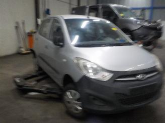 Hyundai I-10 i10 (F5) Hatchback 1.1i 12V (G4HG5) [51kW]  (04-2011/12-2013) picture 2