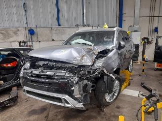 Vrakbiler auto Mitsubishi Outlander Outlander (GF/GG) SUV 2.4 16V PHEV 4x4 (4B12) [153kW]  (09-2018/12-202=
2) 2020/0