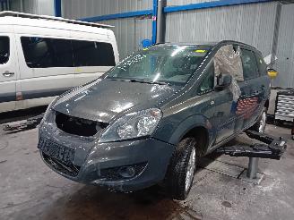 Coche siniestrado Opel Zafira Zafira (M75) MPV 1.8 16V Ecotec (Z18XEP(Euro 4)) [103kW]  (07-2005/04-=
2015) 2013