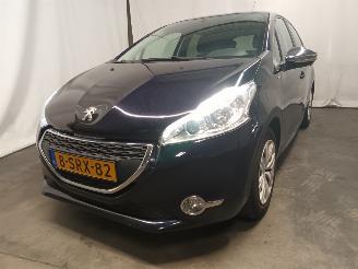 krockskadad bil auto Peugeot 208 208 I (CA/CC/CK/CL) Hatchback 1.2 Vti 12V PureTech 82 (EB2F(HMZ)) [60k=
W]  (03-2012/12-2019) 2013/11