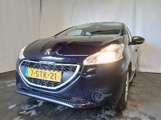 krockskadad bil auto Peugeot 208 208 I (CA/CC/CK/CL) Hatchback 1.0 Vti 12V PureTech (EB0(ZMZ)) [50kW]  =
(03-2012/12-2019) 2013/12