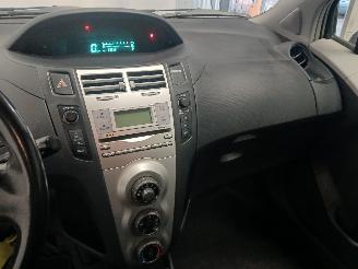 Toyota Yaris Yaris II (P9) Hatchback 1.3 16V VVT-i (2SZFE) [64kW]  (08-2005/11-2010=
) picture 16
